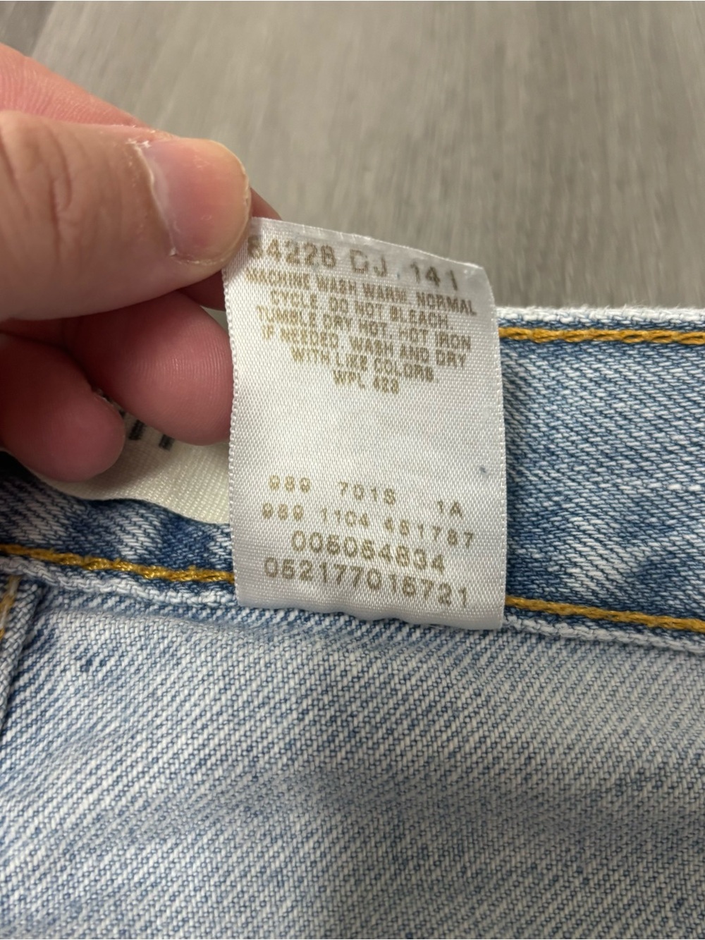 Levi's Vintage 2004 505 Regular Fit Light Wash Men’s Denim Jeans W33 L30 - Picture 5 of 13